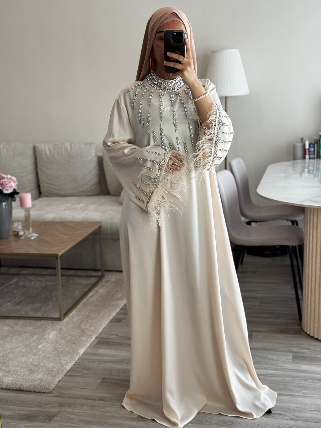 Robe à strass et plumes