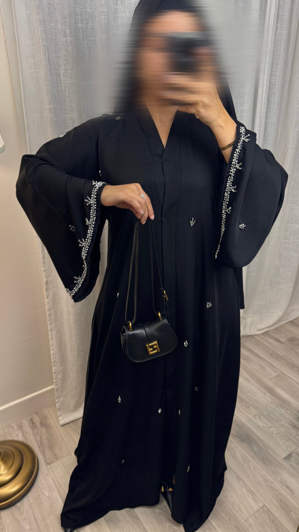 Abaya à perles argentées