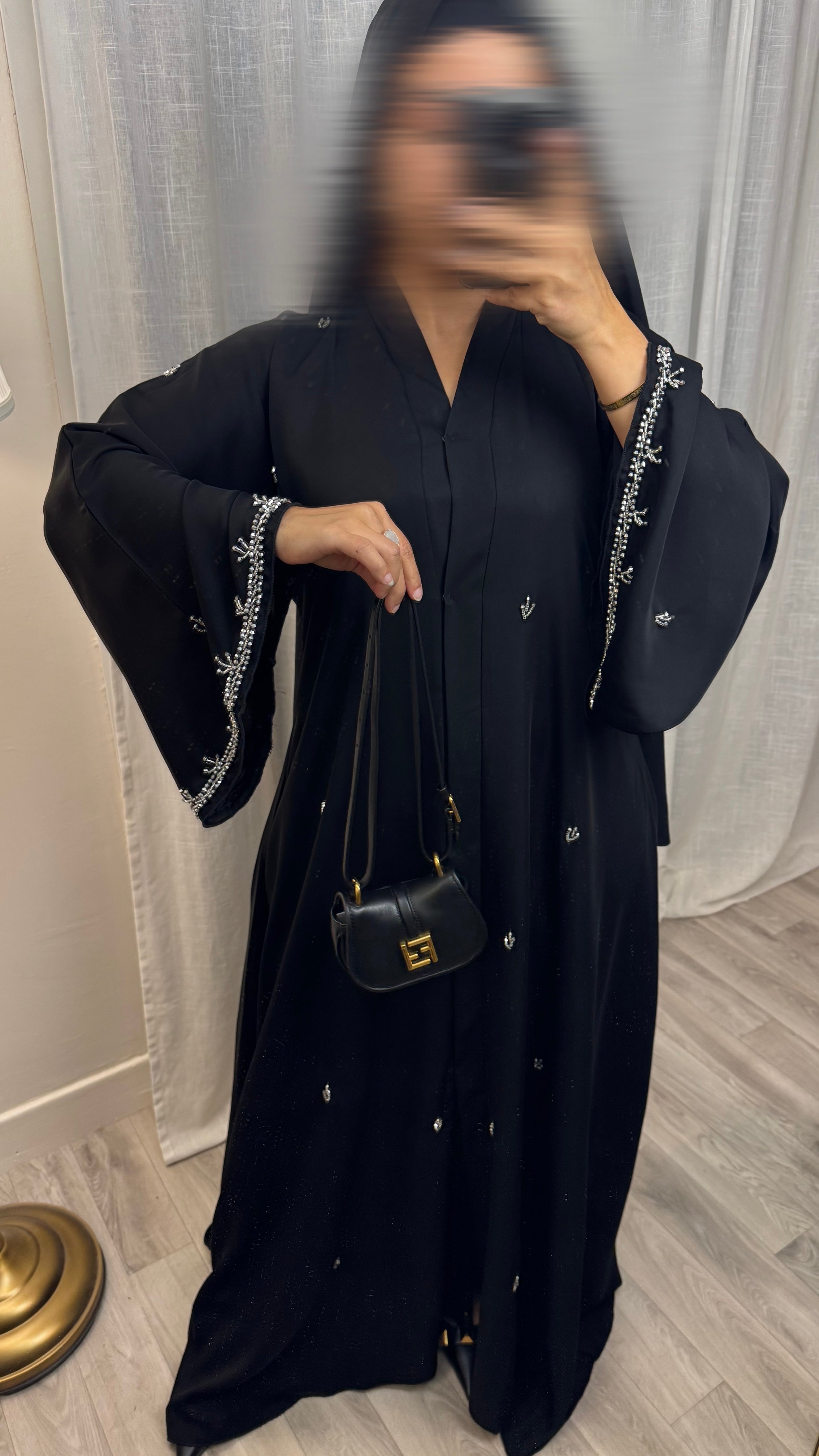 Abaya à perles argentées