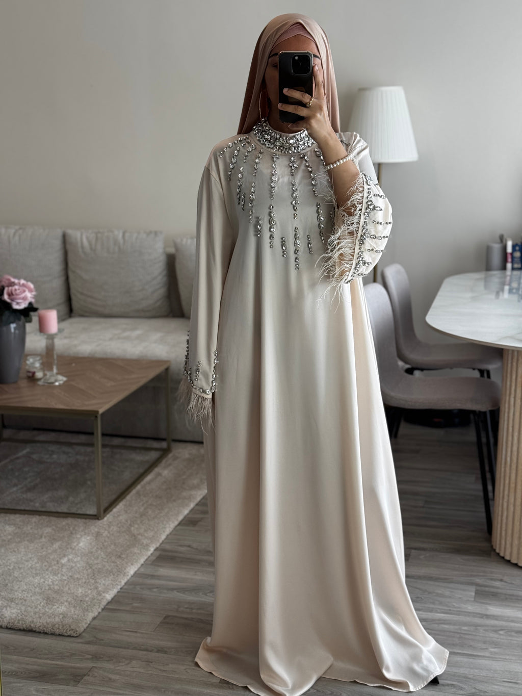 Robe à strass et plumes
