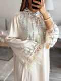 Robe à strass et plumes