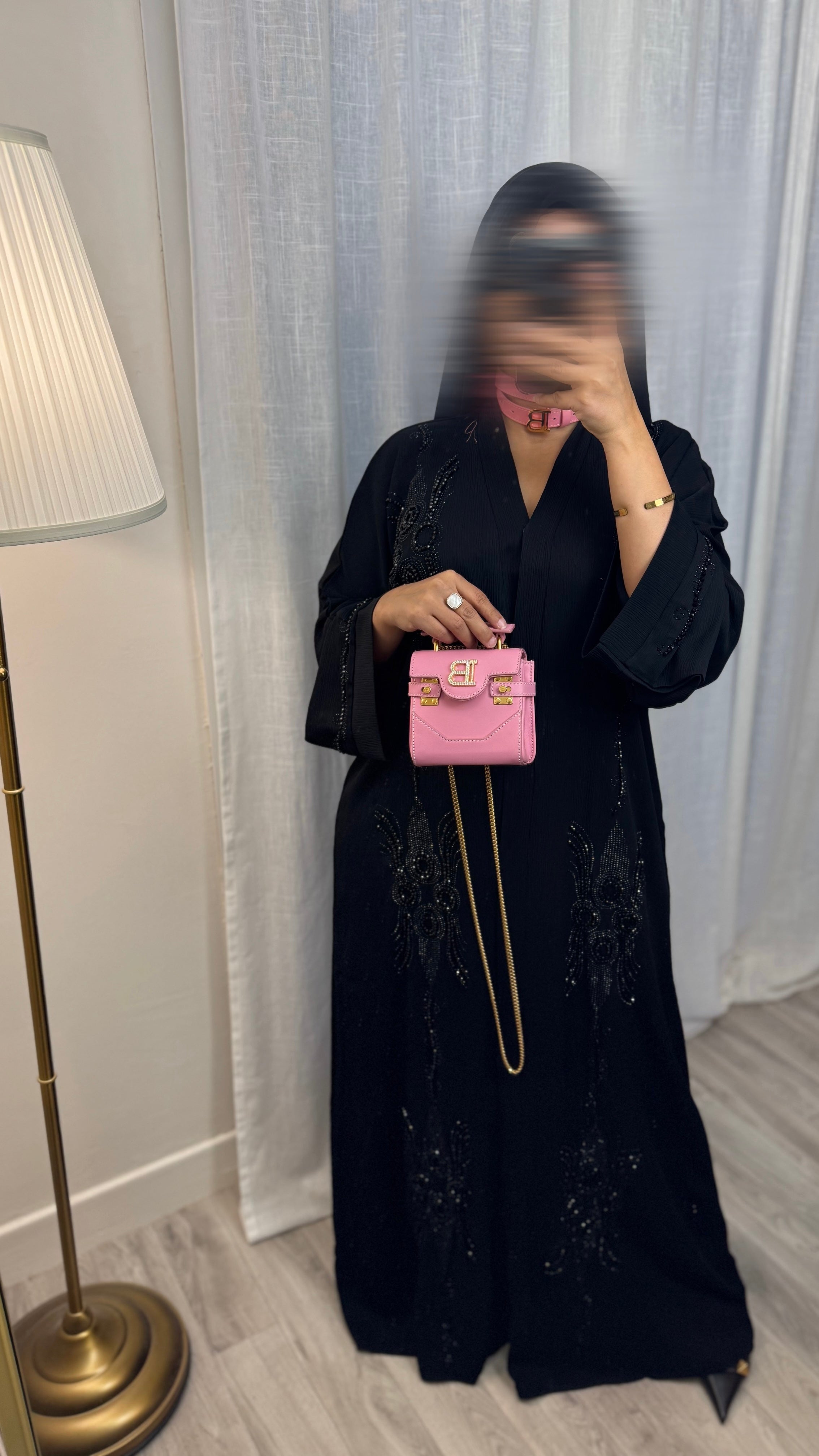 Abaya noire perlée à tissus plissé