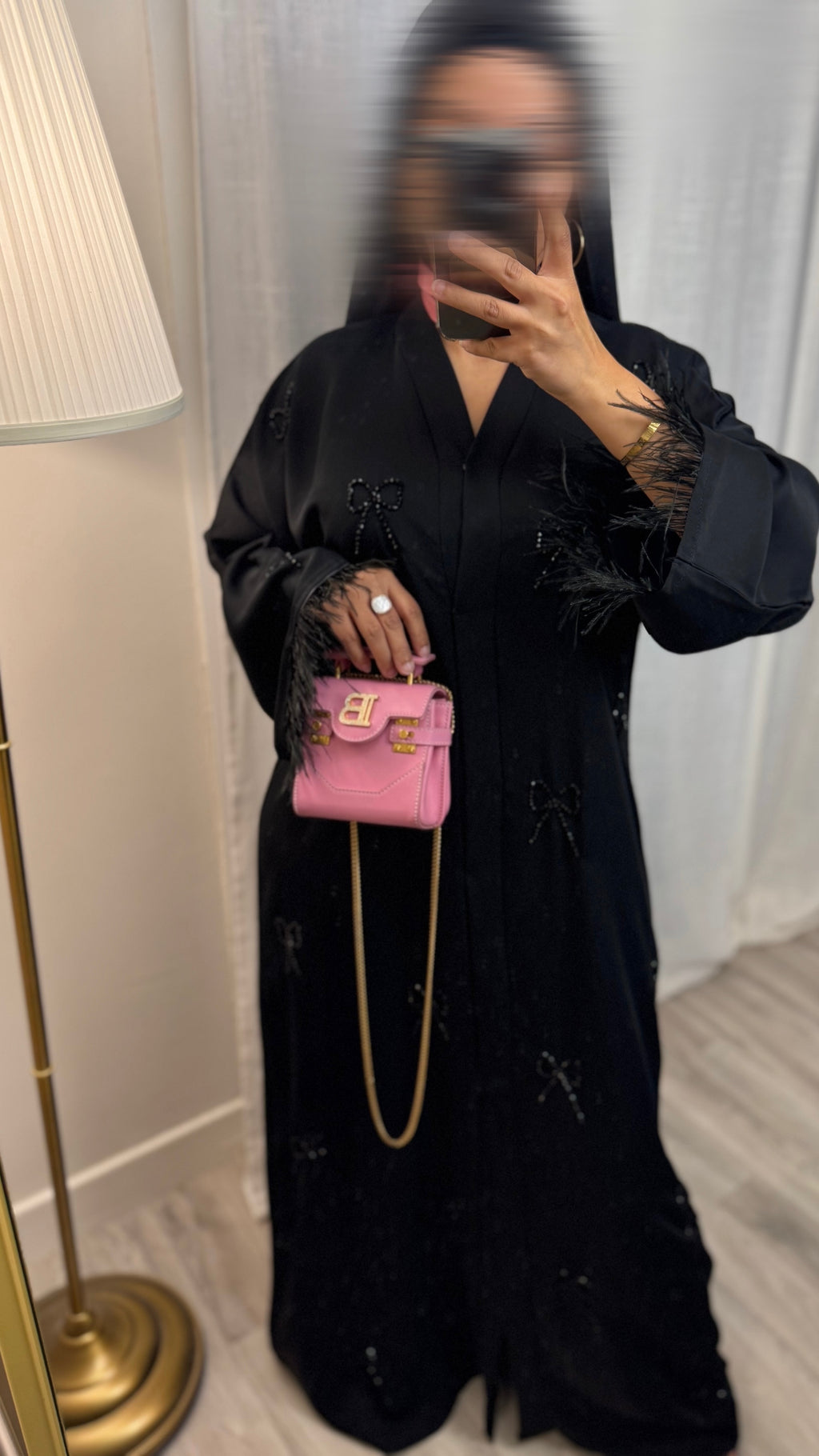 Abaya noire à plumes et crystal