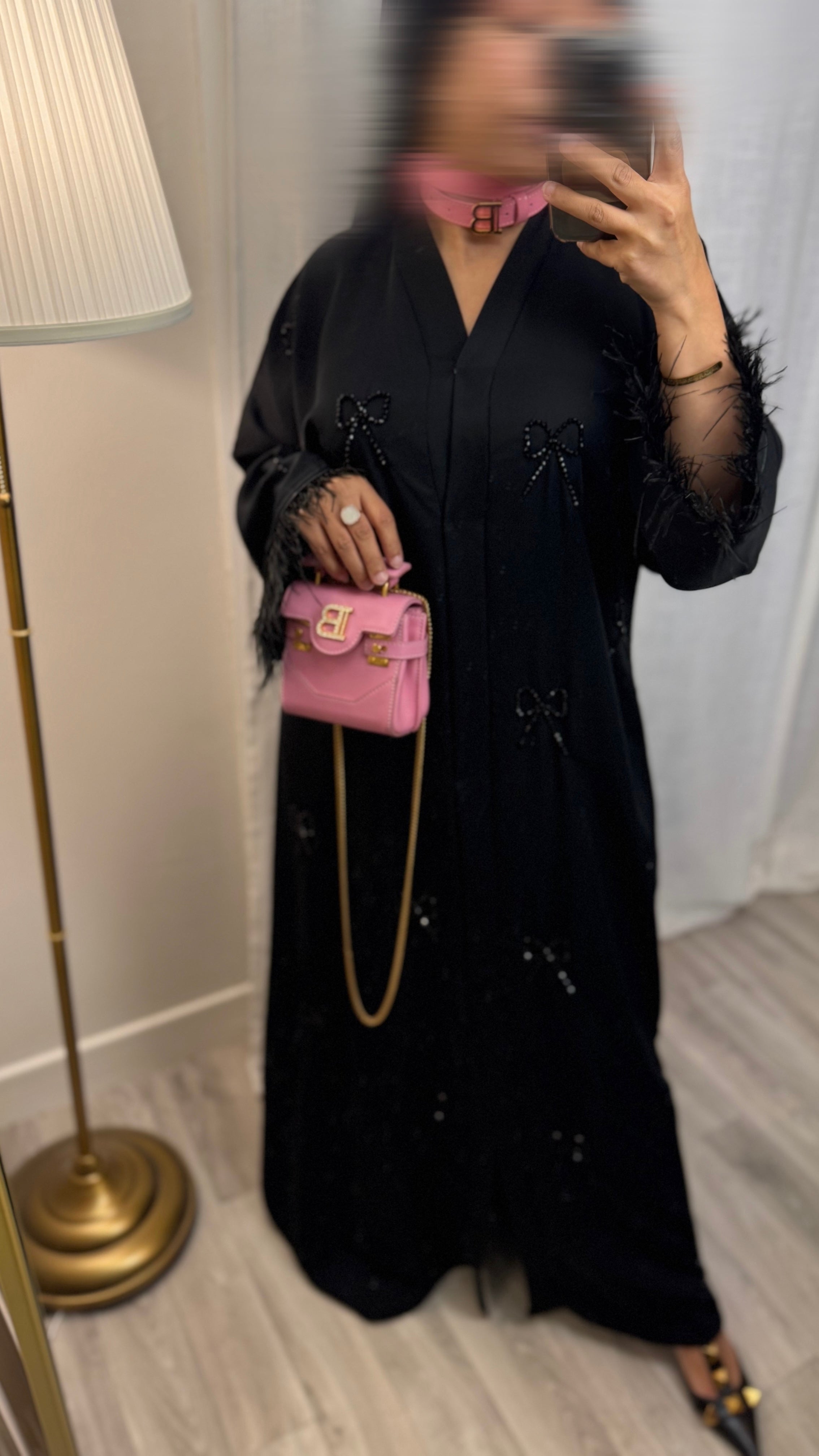 Abaya noire à plumes et crystal